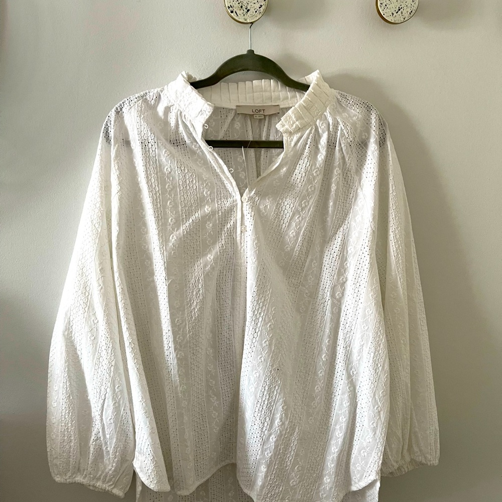 White long sleeve LOFT Xl shirt never been worn.